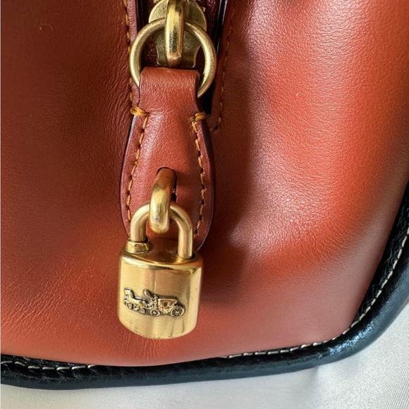 BRAND NEW UPCRAFTED BROOKE CARRYALL 28 IN SIGNATURE CANVAS
 - Picture 12 of 16